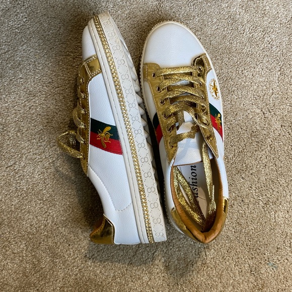 White and Goldish, Fashion Shoe - Picture 3 of 4